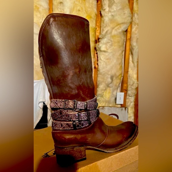 Freebird Grey Boots - Picture 1 of 3